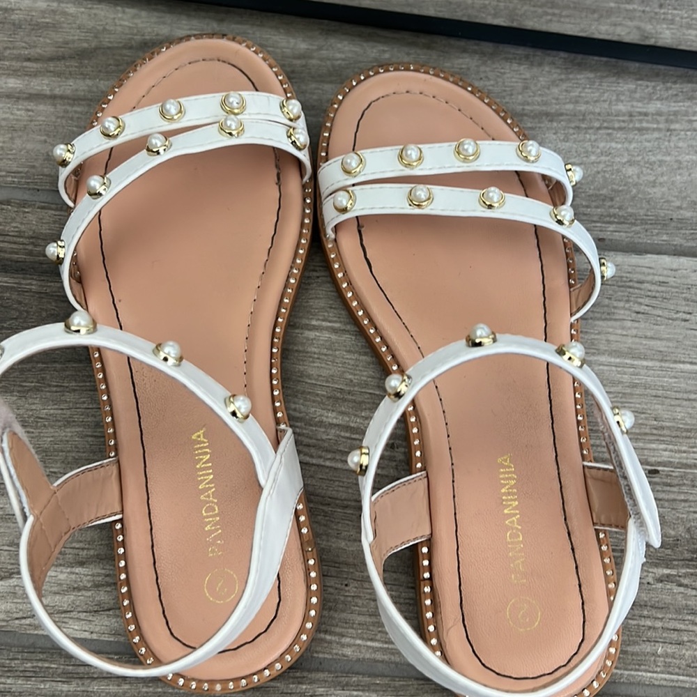 Pandaninjia white sandals with pearls sz2